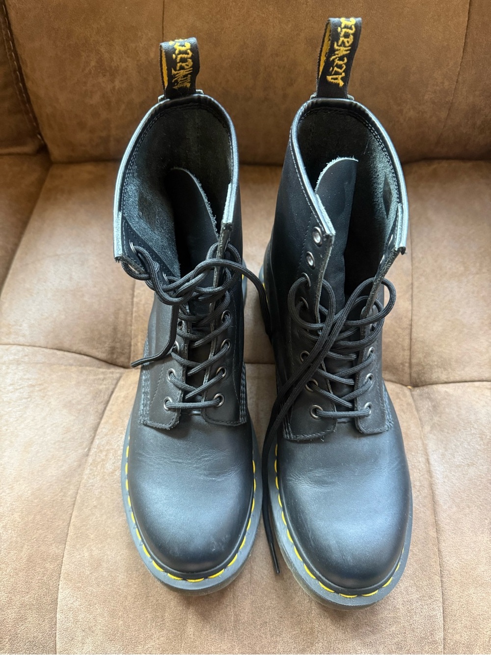Dr. Martens Women’s 10 black Leather Airwalk